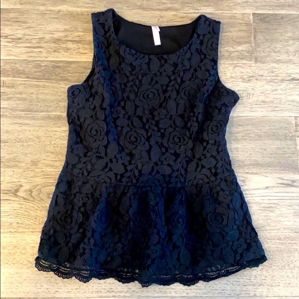 Sleeveless lace top